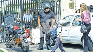 Romanita si Adrian il impart parinteste pe juniorul Iovan