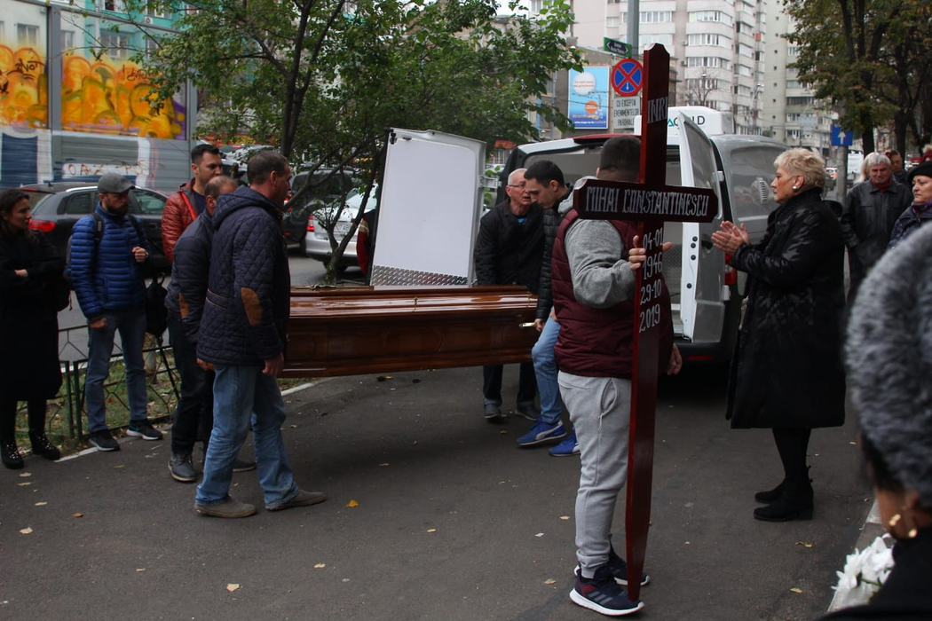 Mihai Constantinescu, depus la biserica ”Sfânta Parascheva” GALERIE FOTO