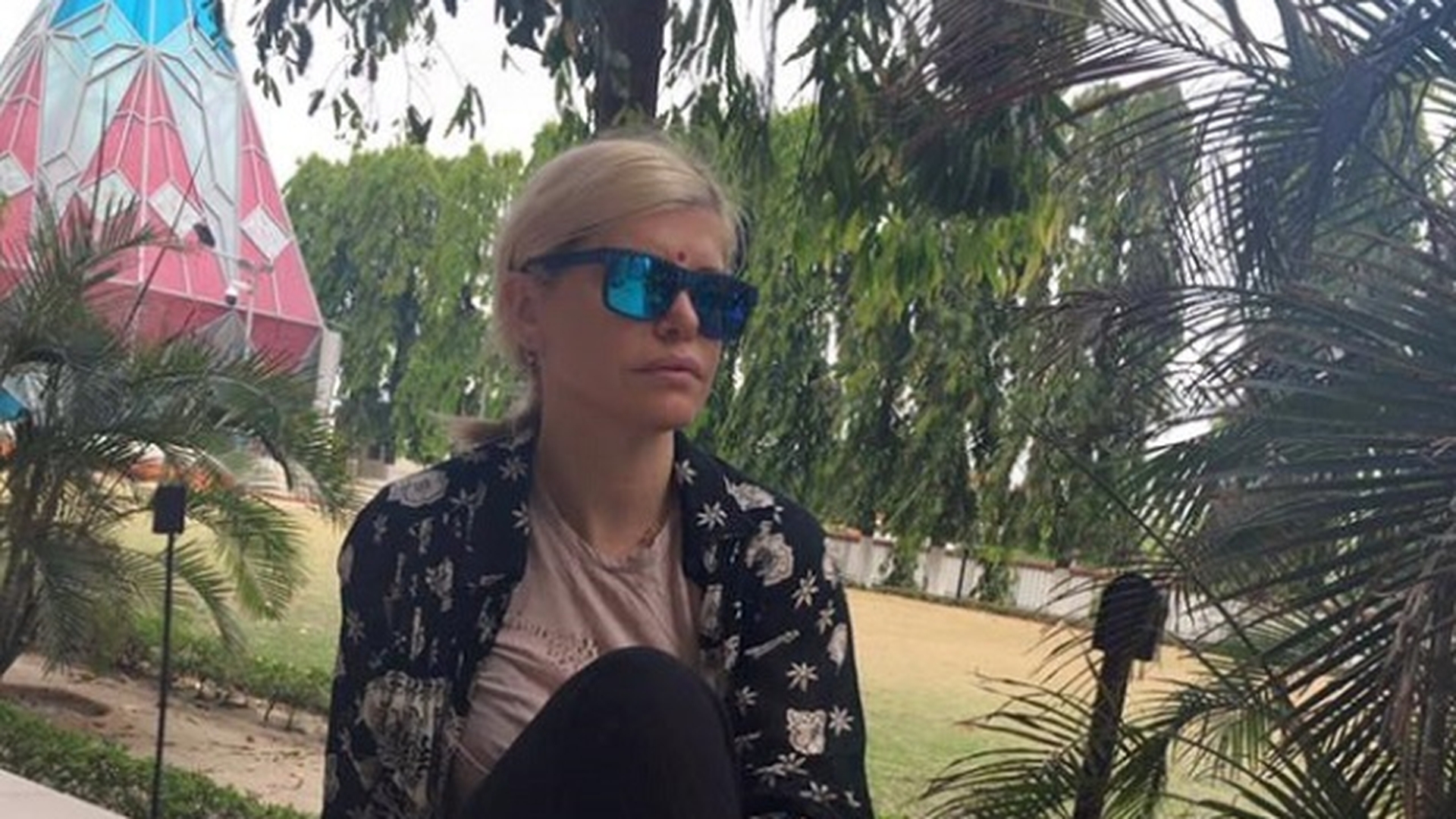 LOREDANA GROZA, fără pic de machiaj la 45 de ani! Vouă vi se pare că îşi arată vârsta?
