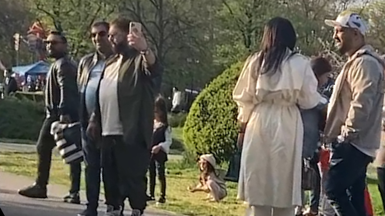 ”Majestatea Sa”, Florin Salam, a făcut baie de mulțime în Herăstrău, de Florii