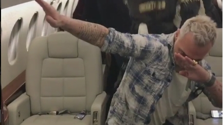 GIANLUCA VACCHI a început noul an corespunzător! Ce a putut să facă în avion, de faţă cu toată lumea