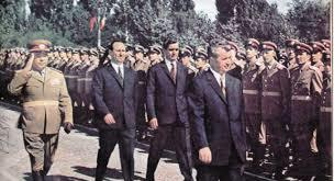 Carnetul de “Şmecher de Bucureşti”. Cine îl emite şi ce privilegii are posesorul