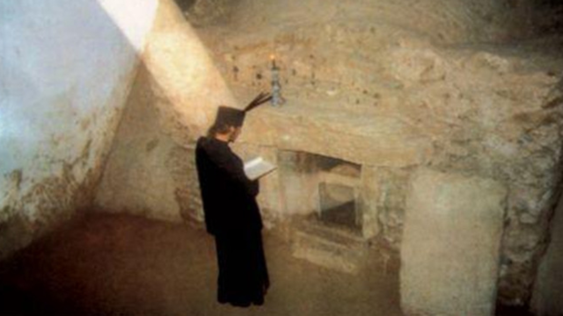 Ce-a fost in capul lui? Un calugar a furat banii manastirii ca sa fuga la muntele Athos!