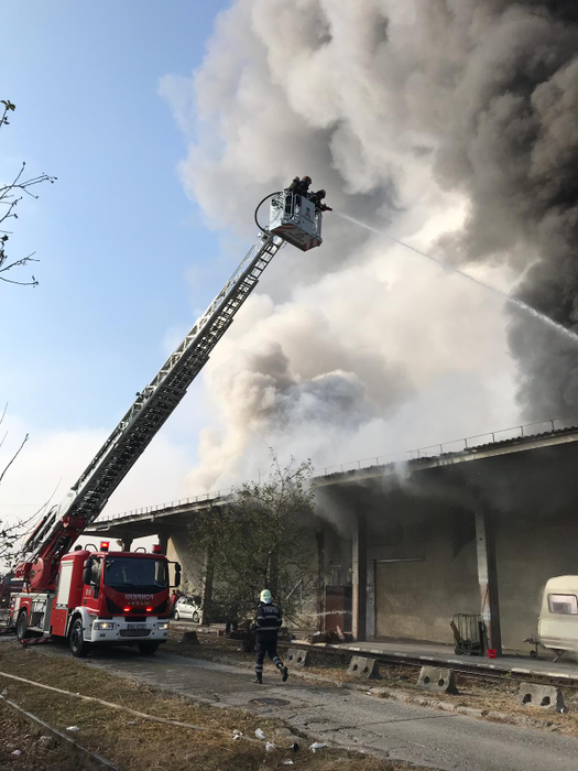 Două incendii de proporții, în Ploiești, în mai puțin de 24 de ore