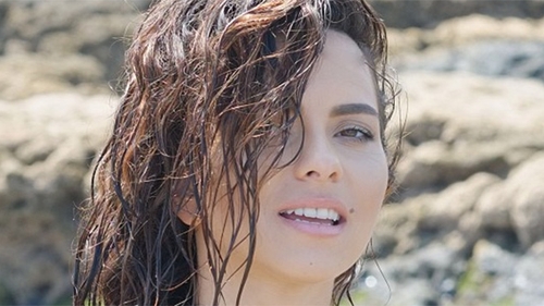 Inna s-a bucurat mai ceva ca un copil! Aflata in Ibiza, artista a avut o reactie inedita atunci cand a intrat in apa marii