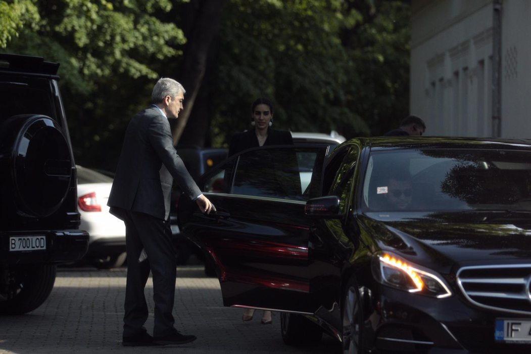 Vedetele din România își iau adio azi de la Alex Faur, cel mai excentric tânăr milionar