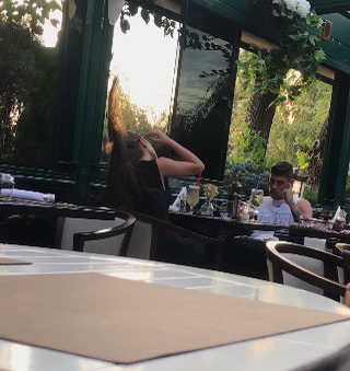 Înaintea partidei cu Dunărea Călărași, Florinel Coman și-a scos bomba-sexy la restaurant