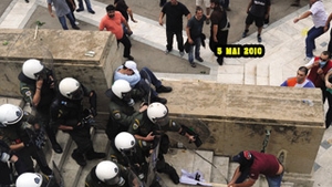 Noi proteste violente au loc in Atena