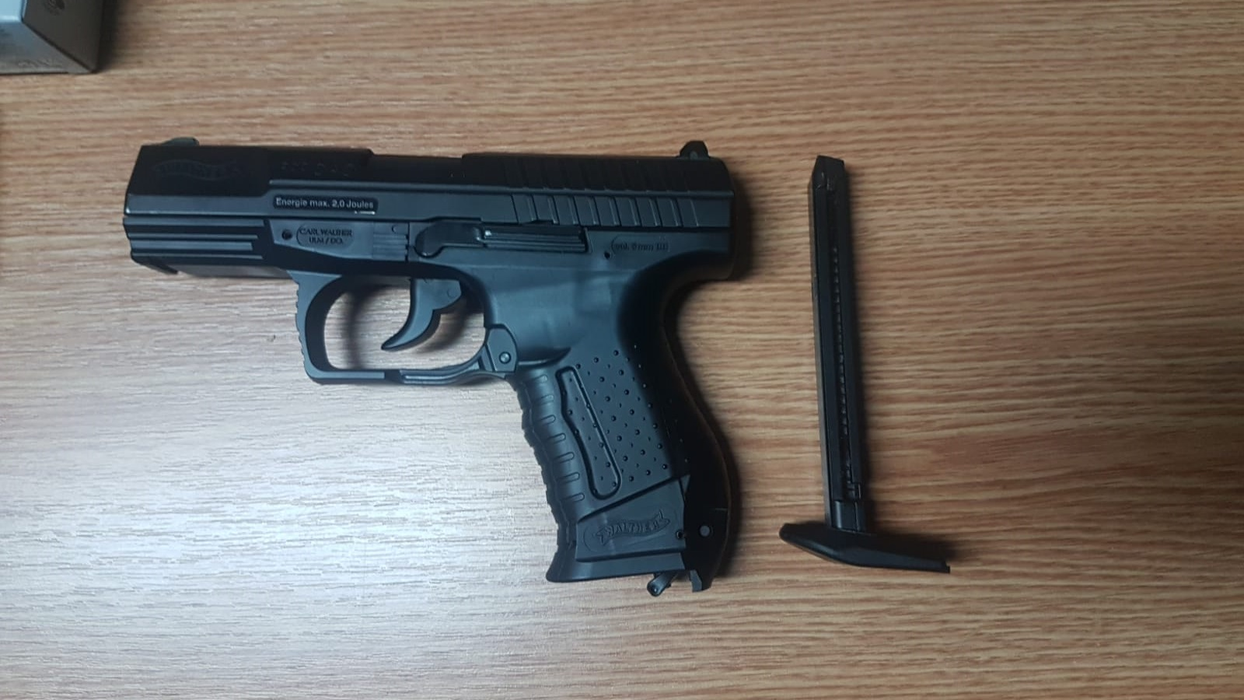 Fabulos! Ce au descoperit polițiștii în casa pistolarului cu BMW care a semănat teroare pe un drum din Dolj | VIDEO