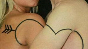 Pentru totdeauna? Mai gandeste-te! Cele mai penibile tatuaje alese de cupluri