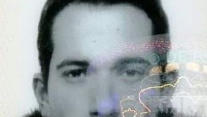 Un bărbat a apărut în poza de buletin cu scobitoarea în gură! Ce explicație are