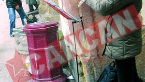 Canta pentru bani de facultate, langa Parlamentul European