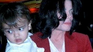 Michael Jackson i-a pus viata in pericol fiului sau cel mic! A cerut sa-l anestezieze total, in conditii improprii