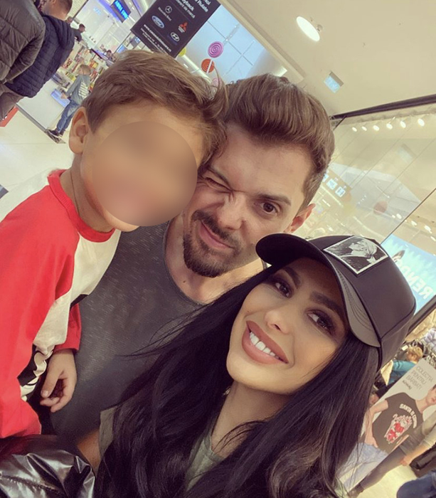 Bianca, fiul ei și Sergiu, o familie fericită