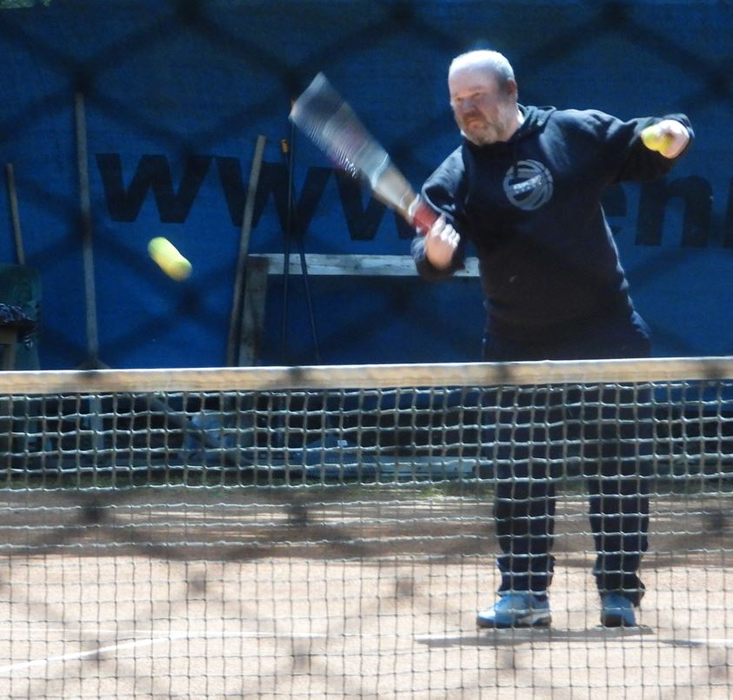 Mihai Constantin, "campion" și pe terenul de tenis, nu doar pe scenă (Foto: CANCAN.RO)