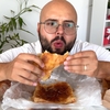 Cum a reacționat acest bucureștean, după ce a mâncat o merdenea de la Patiseria Amzei: „Are gust de..”
