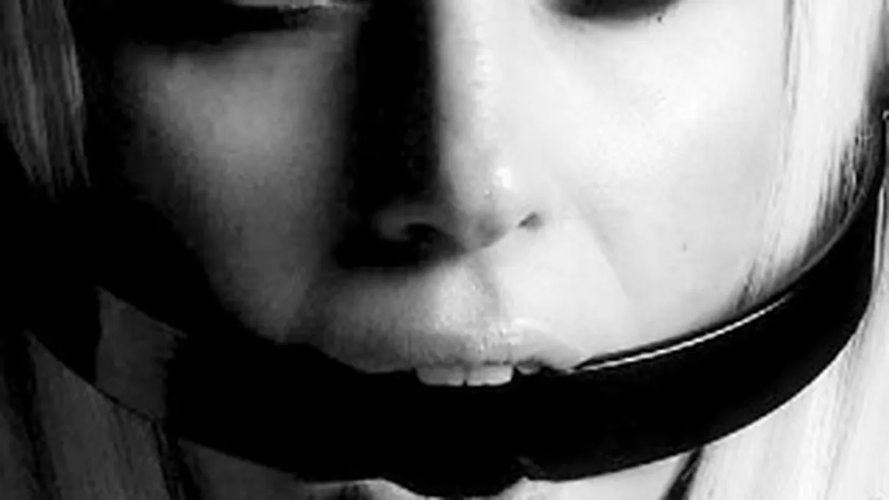 GaGa a vomitat pe bune! Cinci medici au intrat la ea in cabina i-au facut injectii si i-au pus masca de oxigen!