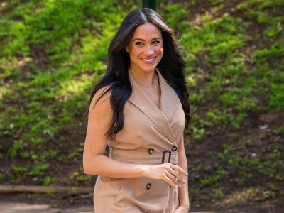 Meghan Markle, ironizată după ce o prietenă a susținut că britanicii au primit-o cu brațele deschise. „Câteva saluturi politicoase nu reprezintă o țară”