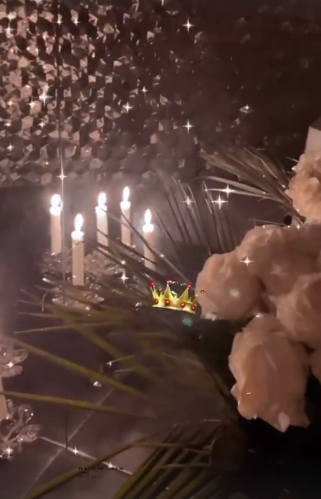 Bianca Drăgușanu s-a filmat complet goală în cadă, iar alături avea buchetul imens de trandafiri de la Gabi Bădălău. Mesajele cu subînțeles postate | VIDEO