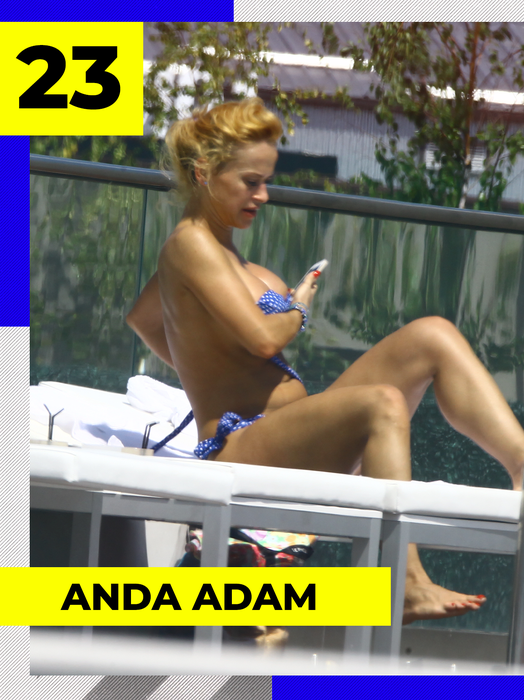 Parada bombelor sexy fără sutien. Divele din România și-au dezgolit nurii pentru bronzul perfect, sub privirile pofticioase ale bărbaților de pe plajă!