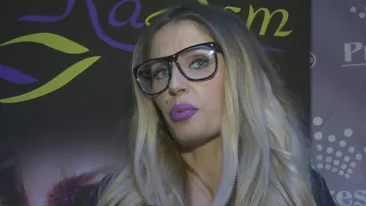 Andreea Bănică s-a pozat cu pantalonii in vine! Asta e deja prea mult Imaginea a ajuns pe internet