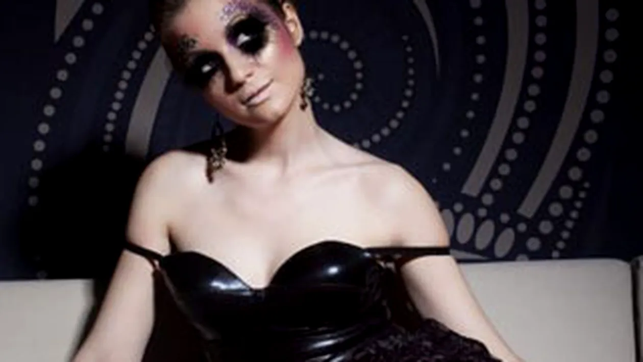 Iulia Mladin, machiata excentric de make-up artistul Alex Radulescu! Este un  machiaj de  diva!