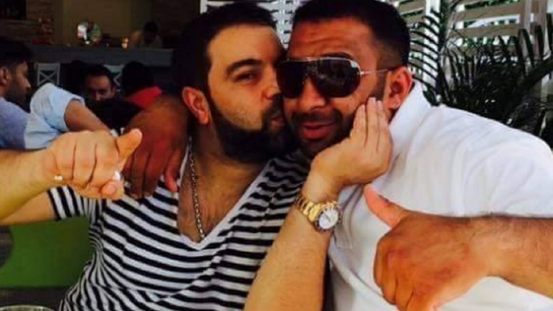 Panică la priveghiul lui Emi Pian! Florin Salam a fost scos pe brațe afară, după ce i s-a făcut rău la căpătâiul interlopului