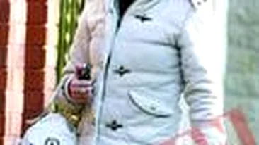 Stefan Banica Jr. si-a dat intalnire cu o blonda chiar la el acasa