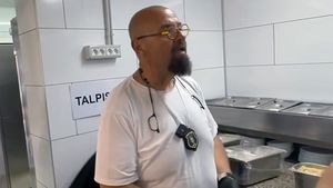 Ce a făcut patroana unui restaurant din Costinești, când l-a văzut pe Piedone. Cum a încercat să-l păcălească pe șeful ANPC