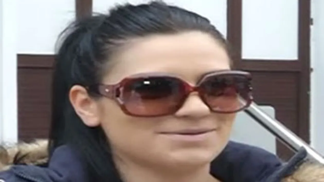 Ellie White, în culmea fericirii de când a devenit mamă: A fost şocant când l-am ţinut în braţe în prima oară. Tu eşti al meu?