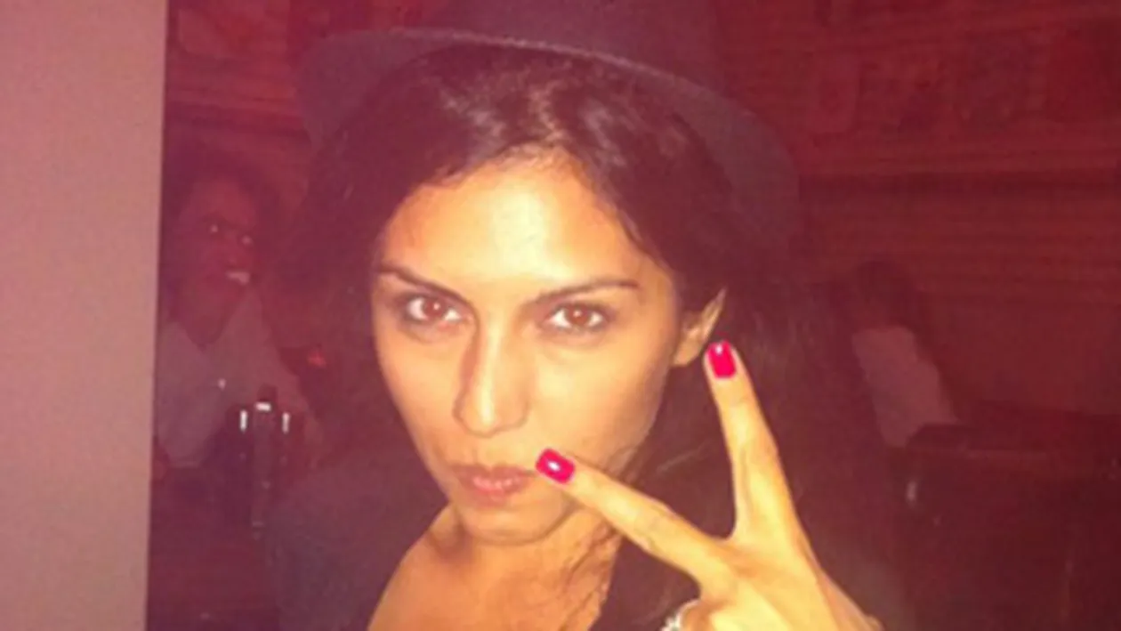 Doinita Oancea, asa cum nu ai mai vazut-o niciodata! O rockerita veritabila, din cap pana-n picioare! Crezi ca ii sta bine?