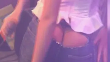 VIDEO Fundul ei aproape gol a aparut pe toate posturile de televiziune! Acum s-a asezat la casa ei si este mamica! Esti curios cine este si cum arata?