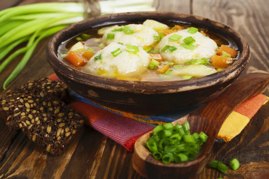 Borș cu găluște de brânză ca la Mănăstirea Sucevița. Se servește azi, 27 decembrie/ sursă foto: envato.com