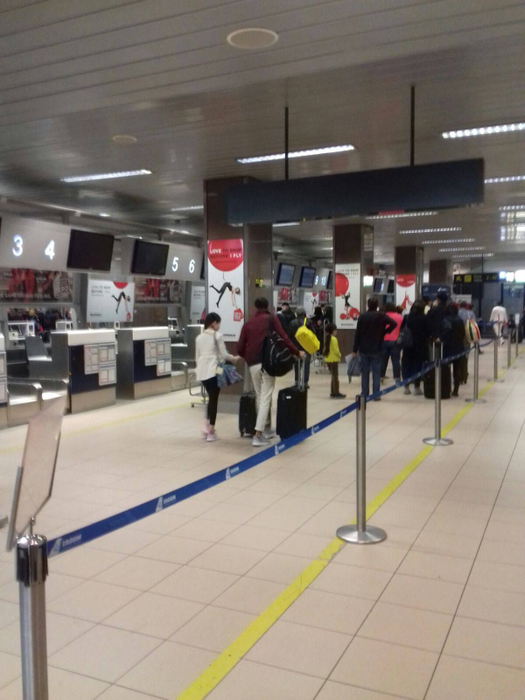 Ștefan Bănică Jr și fiica lui, în aeroport