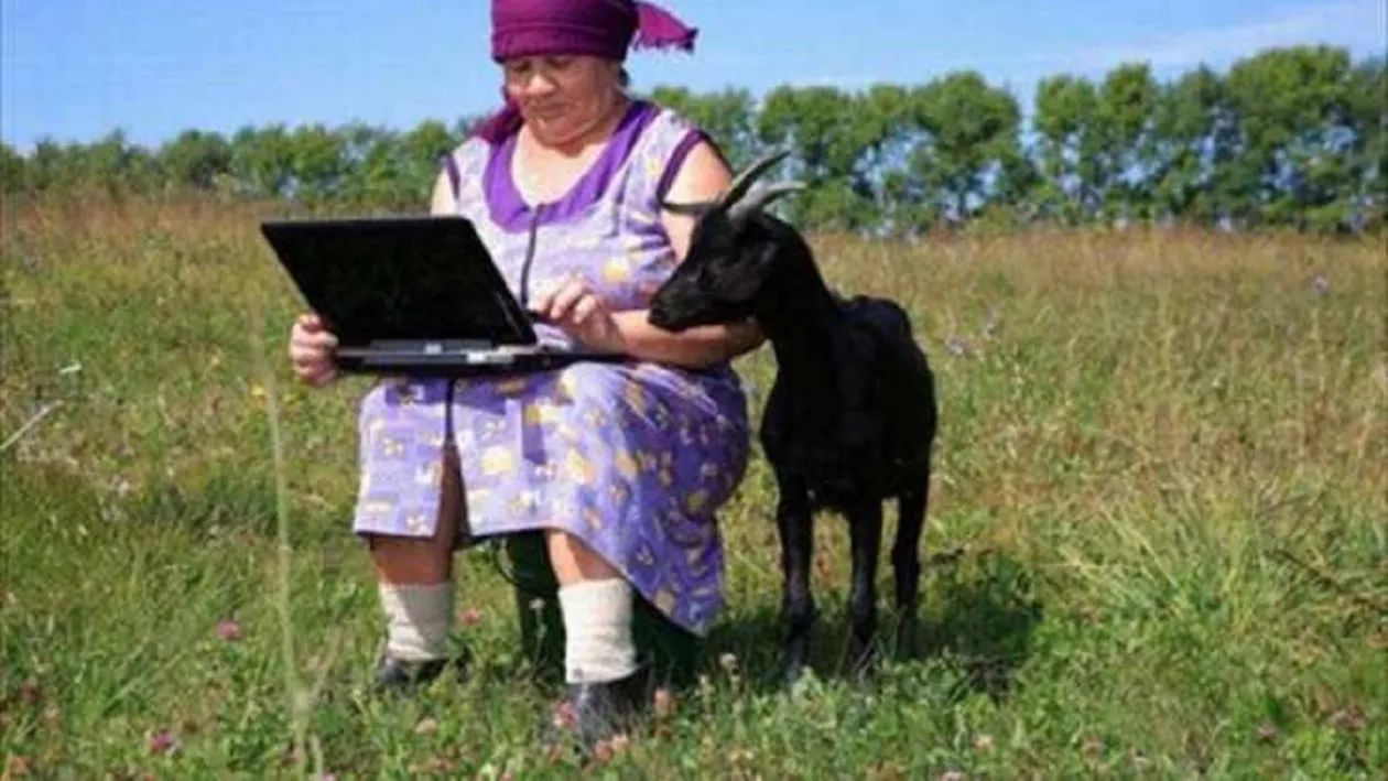 Bancul Zilei | Cum se miră o babă cu dublă personalitate