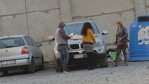 E uimitor ce au făcut românii ăştia cu un SUV nemţesc de câteva zeci de mii de euro. Au parcat şi...