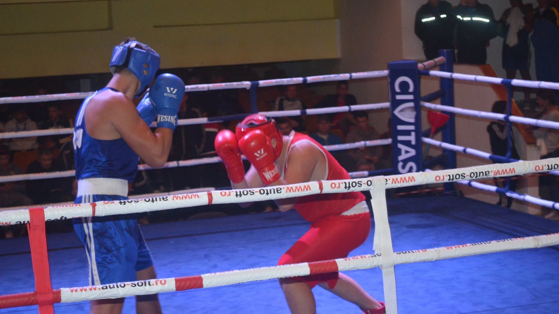 Cupa României la box, încheiată cu arestări! Fiul boxer și tatăl lui, un interlop din Iași, luați pe sus de polițiști