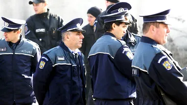 Descoperire incredibilă la Arad: uniforme de polițiști aruncate la gunoi!
