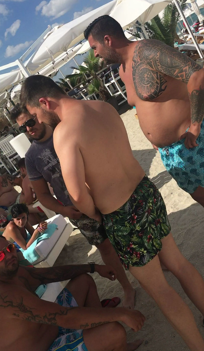 Nuţu Cămătaru a fost însoţit la mare de o întreagă echipă