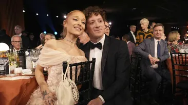 Ariana Grande și Ethan Slater s-au despărțit în secret, după aproape 3 ani de relație