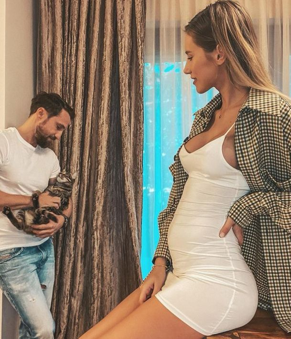 În prezent, pe lângă proiectele pe care le are, frumoasa Gabriela este model și pentru emisiunea "Neatza cu Răzvan și Dani" pe care o prezintă iubitul ei.
