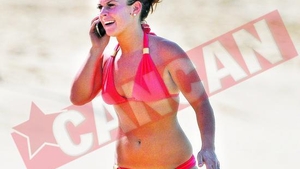 Rooney munceste, nevasta se balaceste