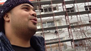A apus momentul lui de glorie! Cum a ajuns Perversul de pe Targu Ocna sa se umileasca pentru niste maruntis!