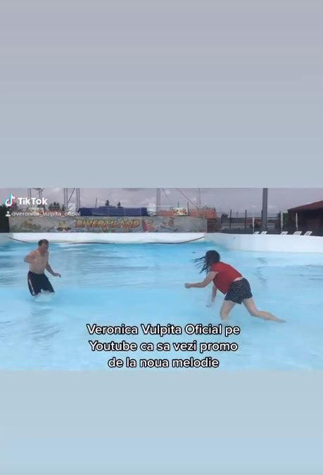Vulpița, jignită după ce a mers la o piscină din București! Cum a reacționat și cum s-a îmbrăcat invitata specială a prezentatoarei Mirela Vaida | VIDEO