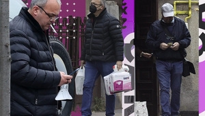 Ce s-a întâmplat acasă la Alexandru Arșinel, în ziua în care acesta a ajuns la spital. CANCAN.RO vă prezintă imaginile realizate cu câteva ore înainte ca celebrul actor să cheme de urgență Ambulanța