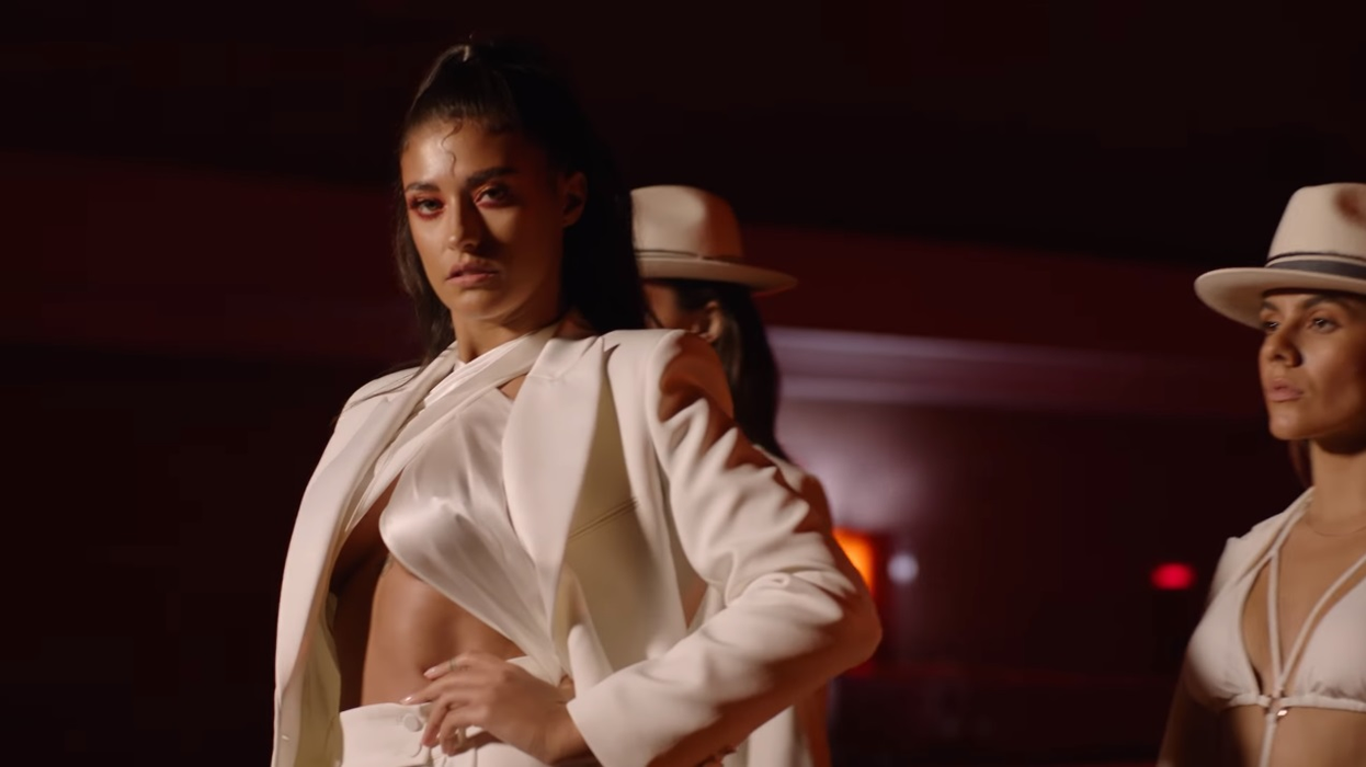 Antonia, apariție provocatoare în cel mai nou clip, lansat în colaborare cu Faydee! Versurile melodiei “Trika Trika” îți dau un vibe pozitiv