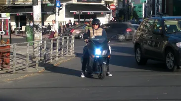 VIDEO Mai “Nasty” ca niciodata! Ilie Nastase a cutreierat Bucurestiul pe scuterul primit de la Tiriac!