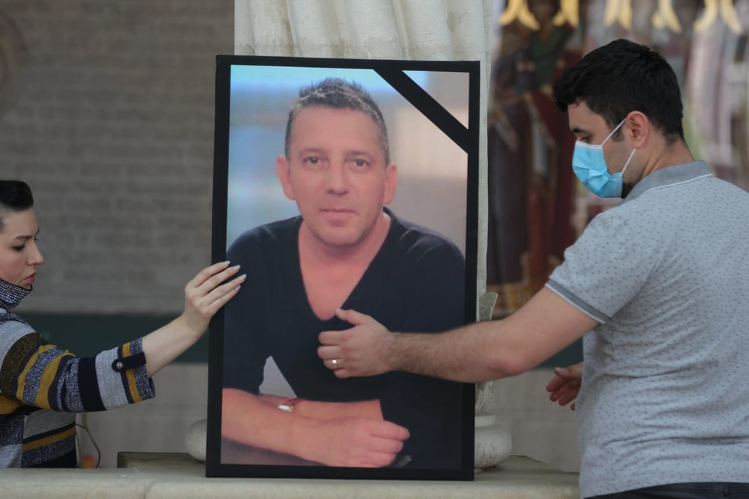 Imagini cutremurătoare! Costin Mărculescu este scos din capelă!