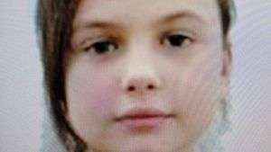 Emoționant! Ce poveste are Ana-Maria, micuța care și-a așteptat părinții o noapte întreagă, în frig, într-o scară de bloc