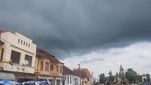 Imagini inedite cu o tornadă în formare, surprinse în județul Brașov